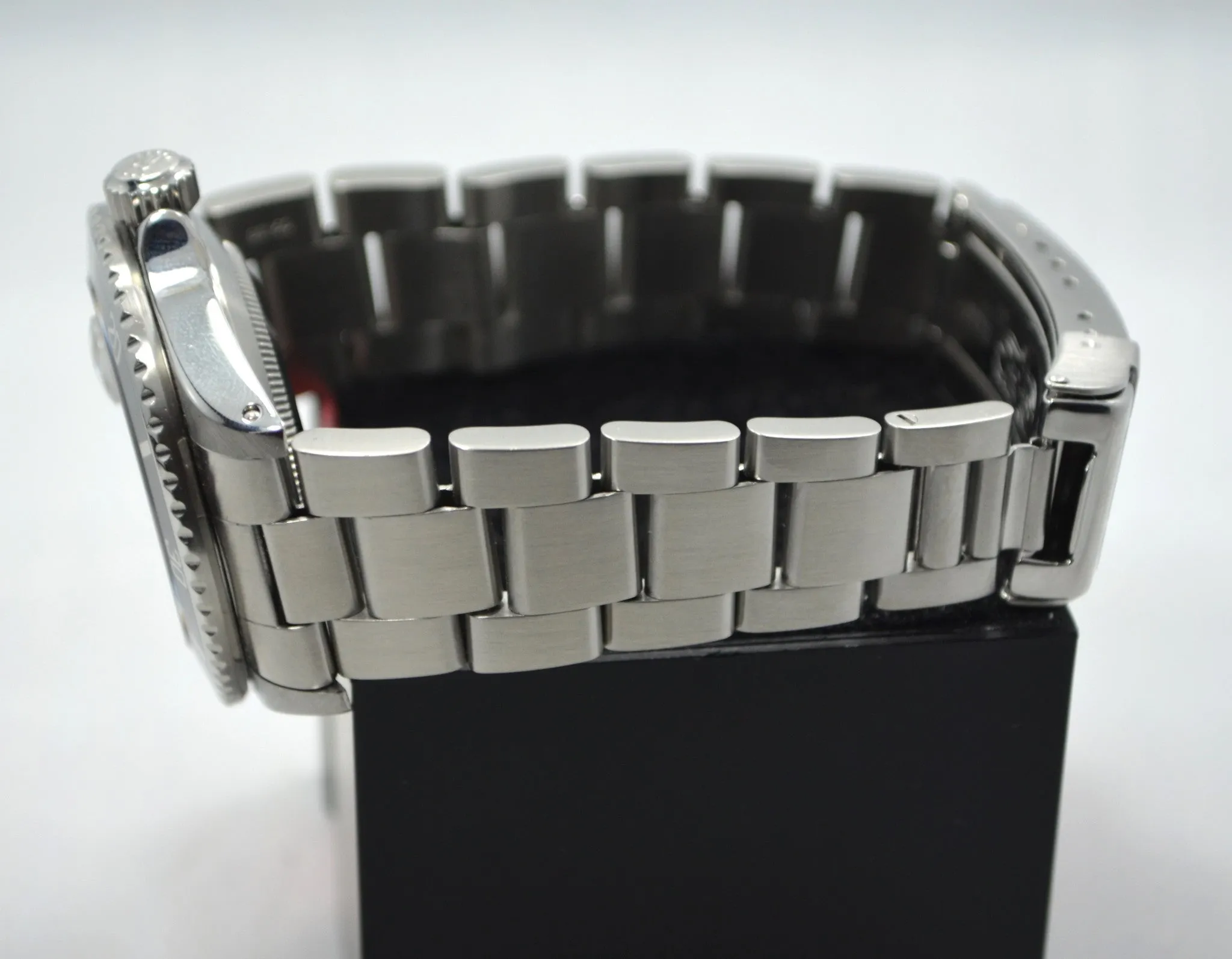 1991 Rolex Submariner 16610 Stainless Steel "X" Serial Wristwatch Box and Papers