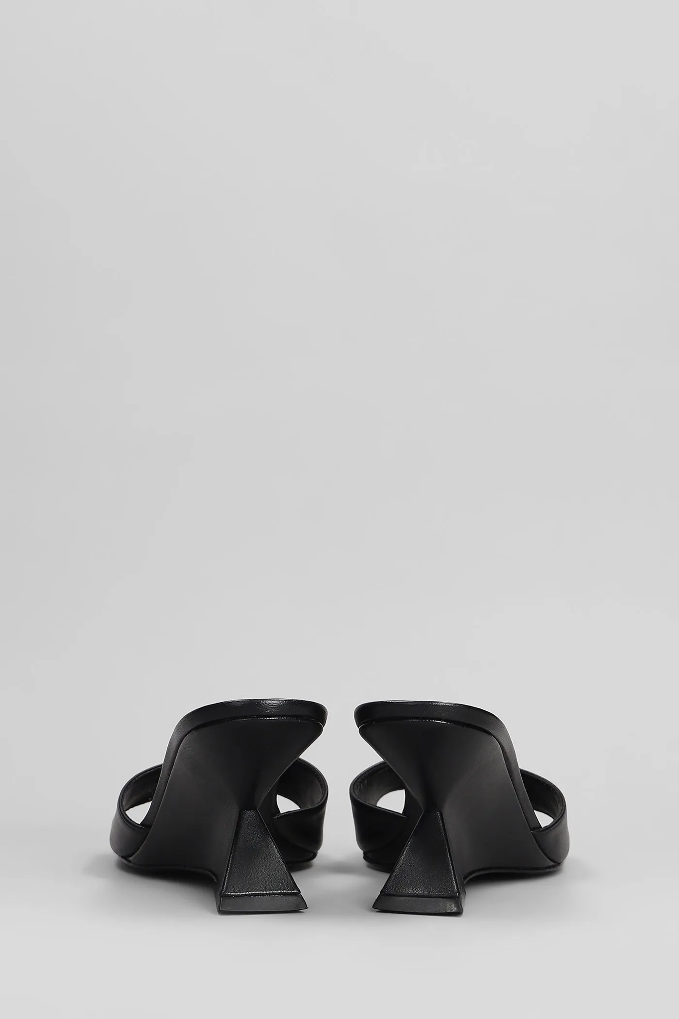 Abbie Sculpt Slipper-Mule in black leather