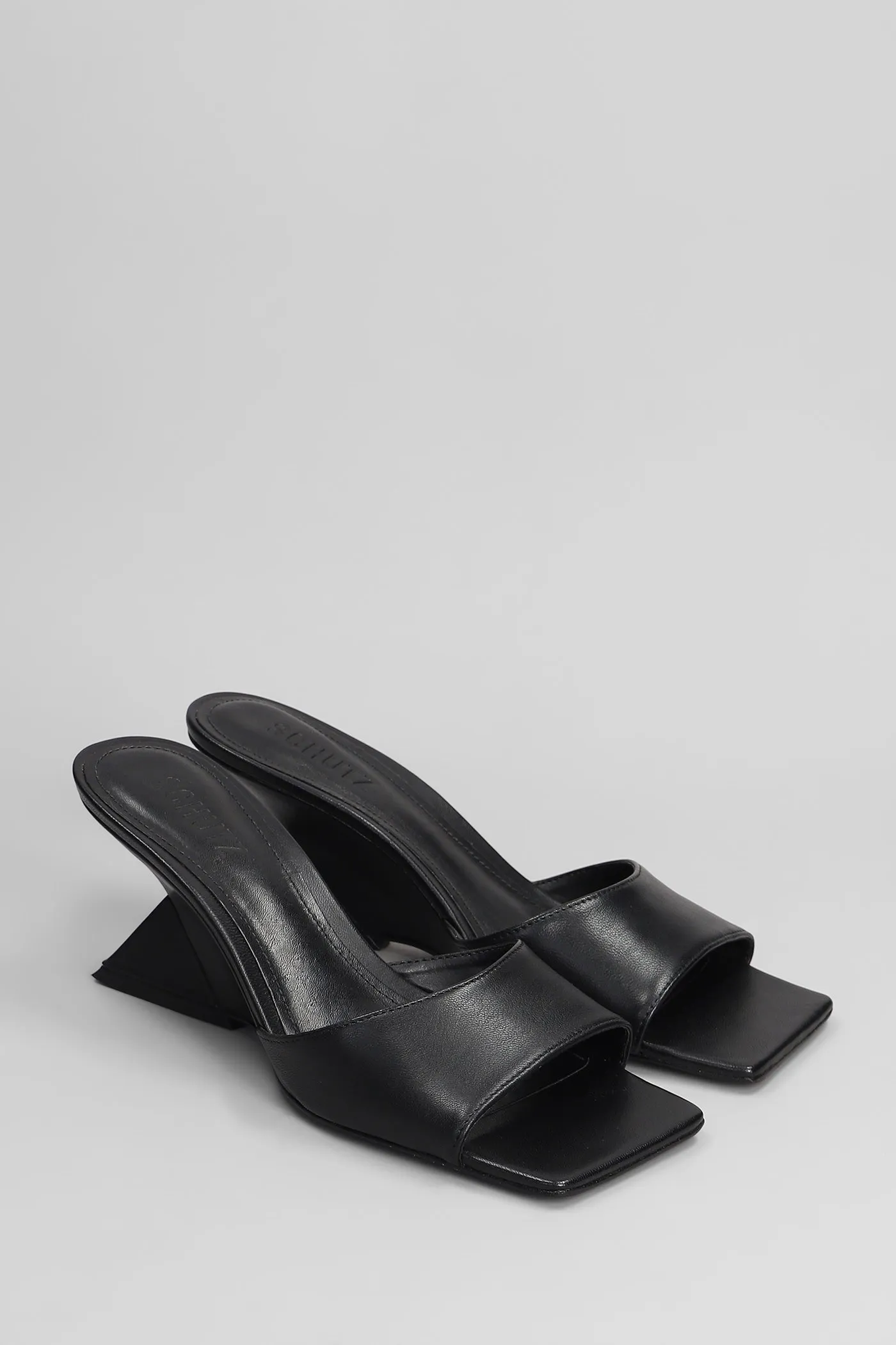 Abbie Sculpt Slipper-Mule in black leather