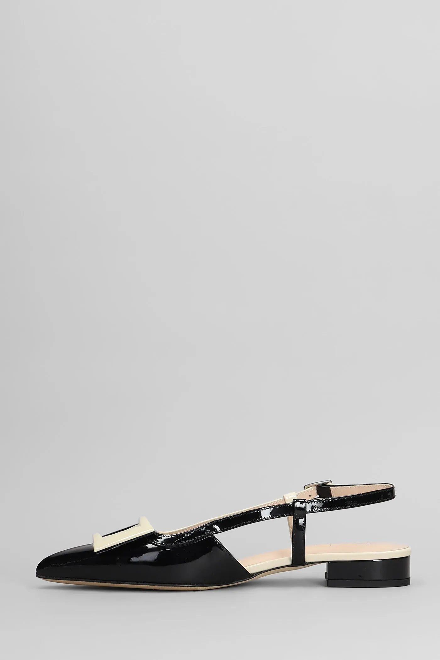 Ballet flats in black patent leather