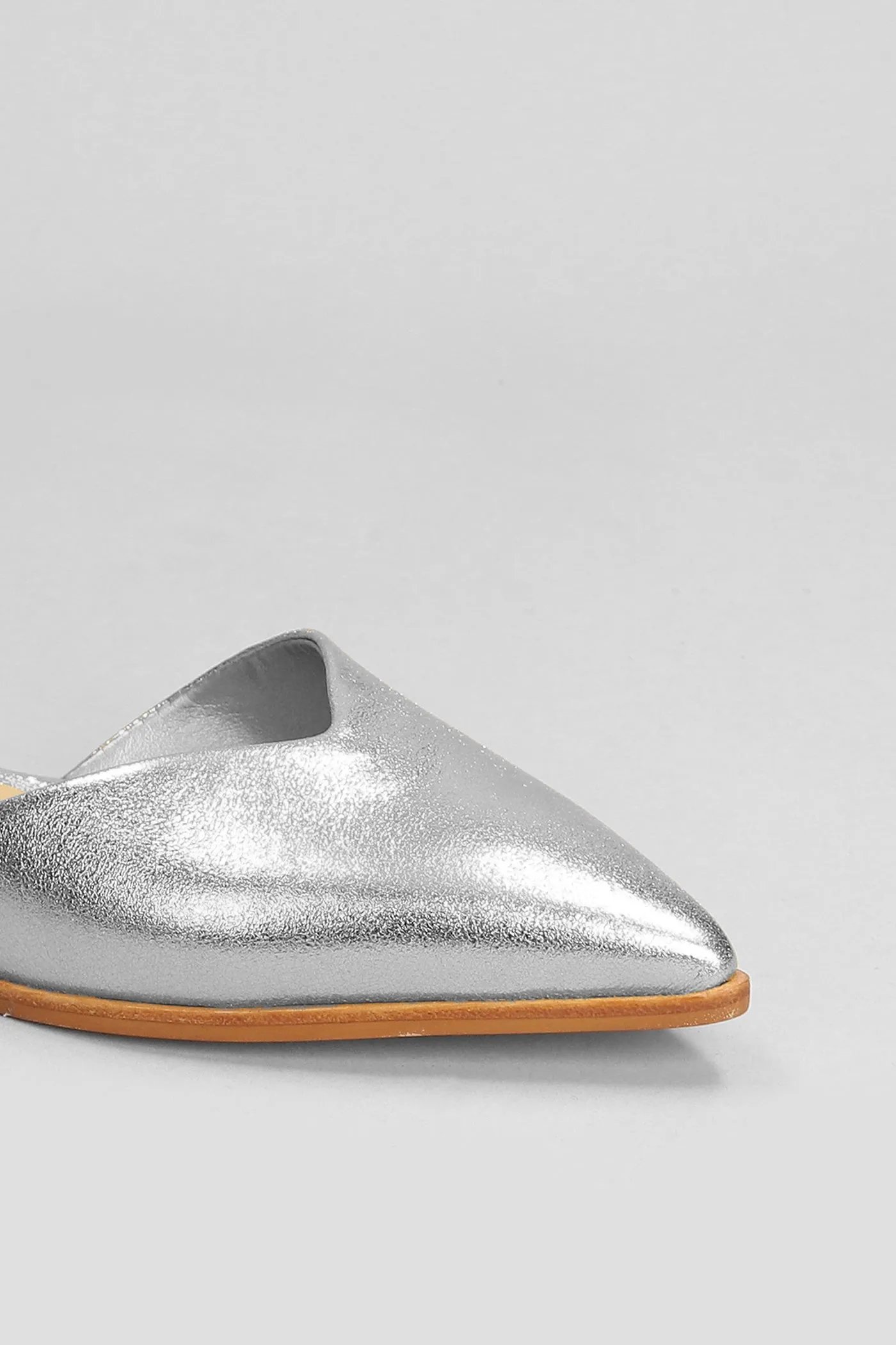 Ballet flats in silver leather