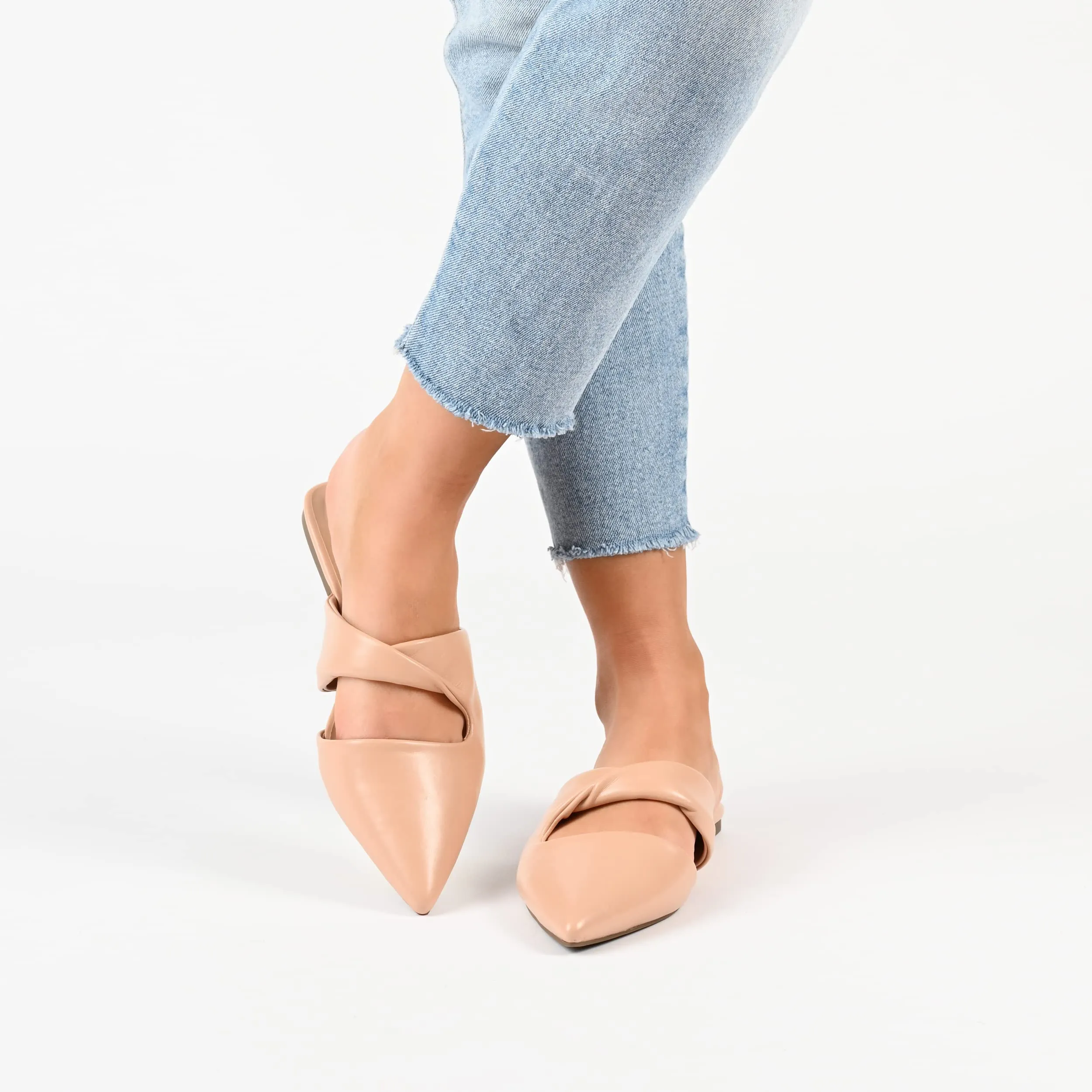 Journee Womens Enniss Open Side Pointed Toe Mule Flats