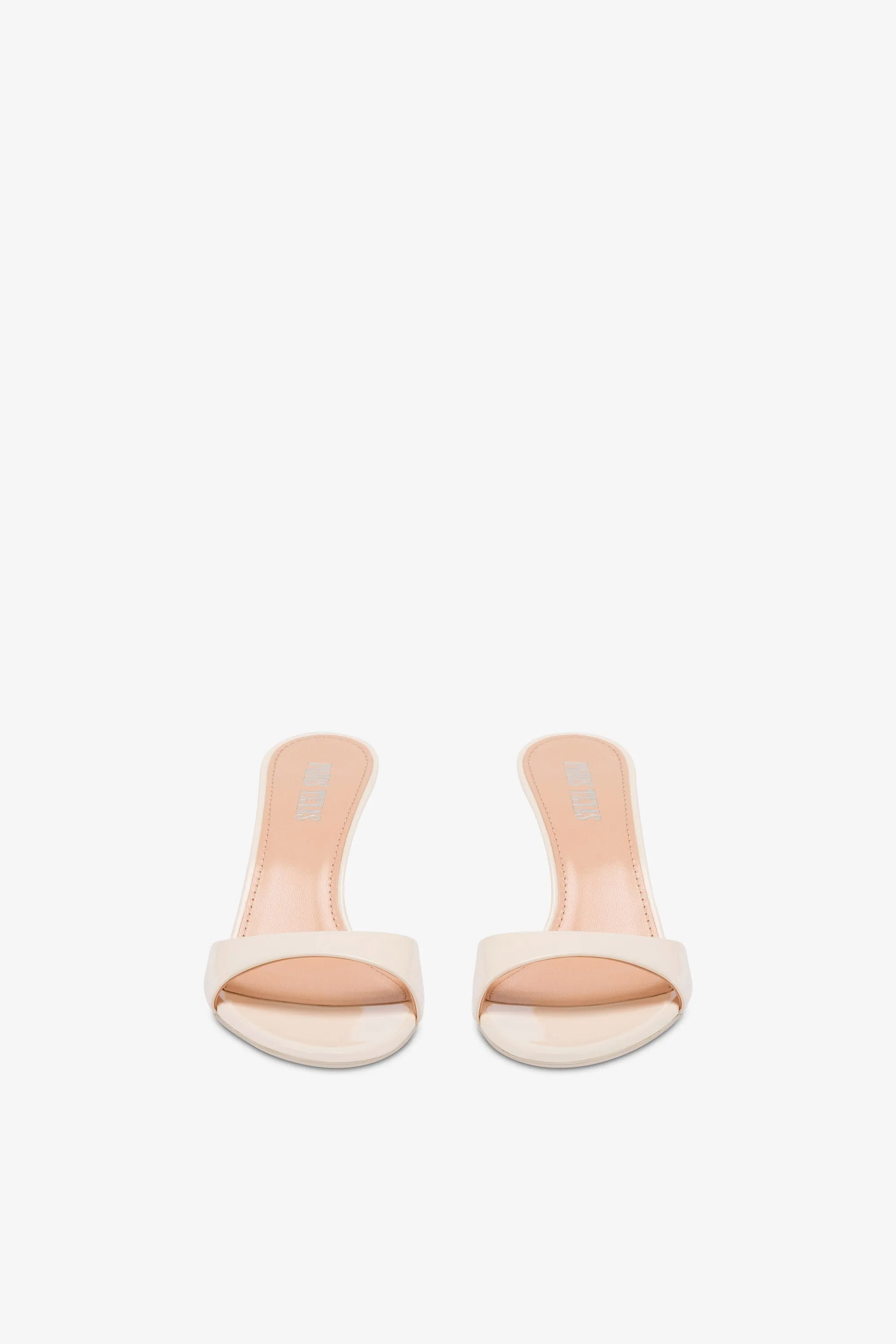 Mules in ivory patent leather