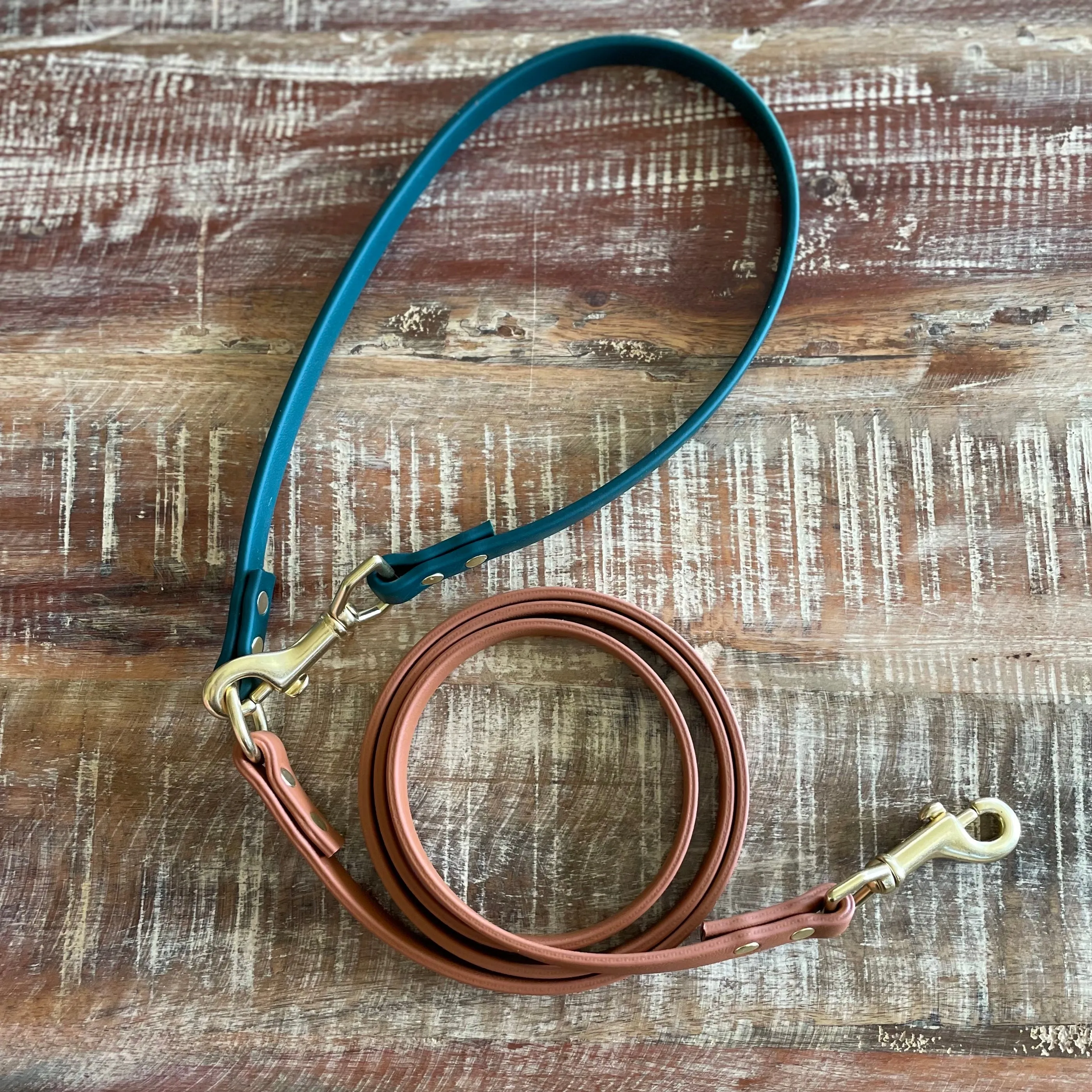 Multi-Way Waterproof Leash: Mocha   Forest   Brass
