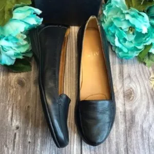 NATURALIZER Saban Black Leather Flats 6.5M