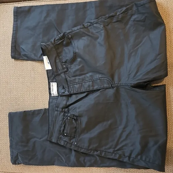 NWT We The Free Pacifica High Rise Slim Straight Leg Black Coated Jeans