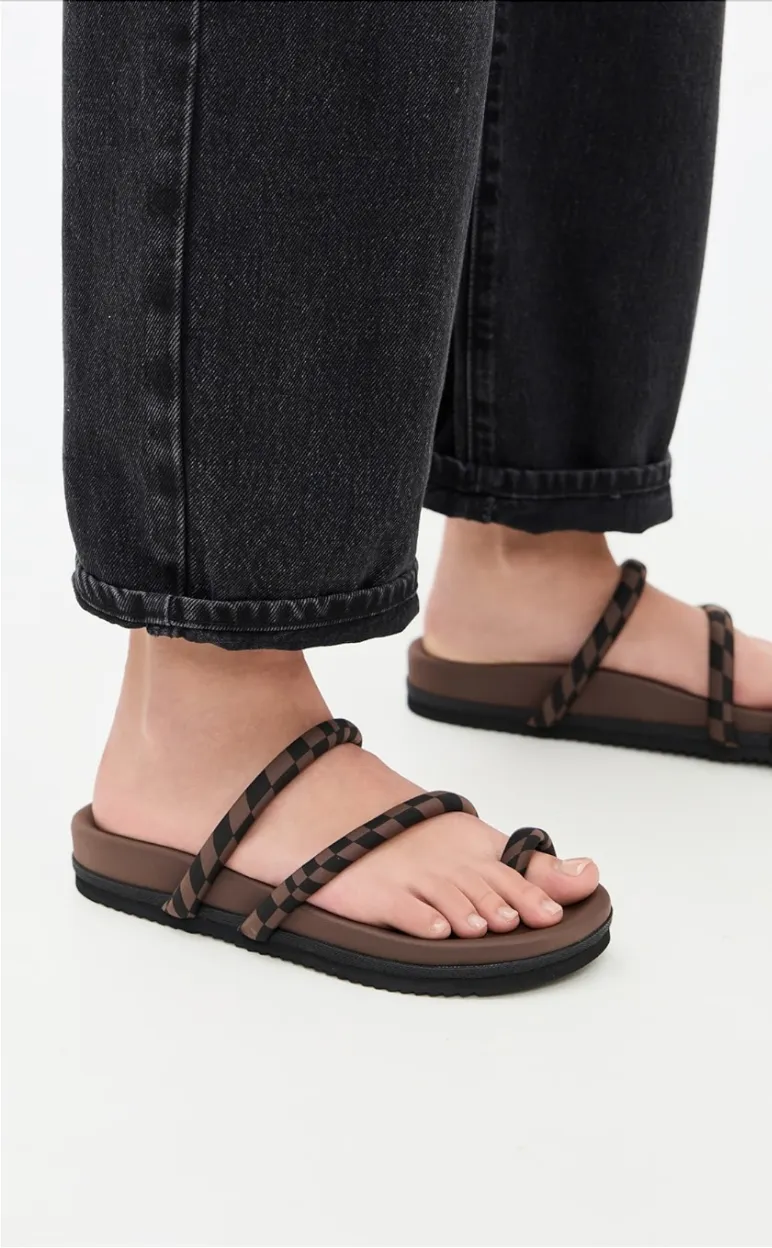 ROAM: ORBIT SANDAL