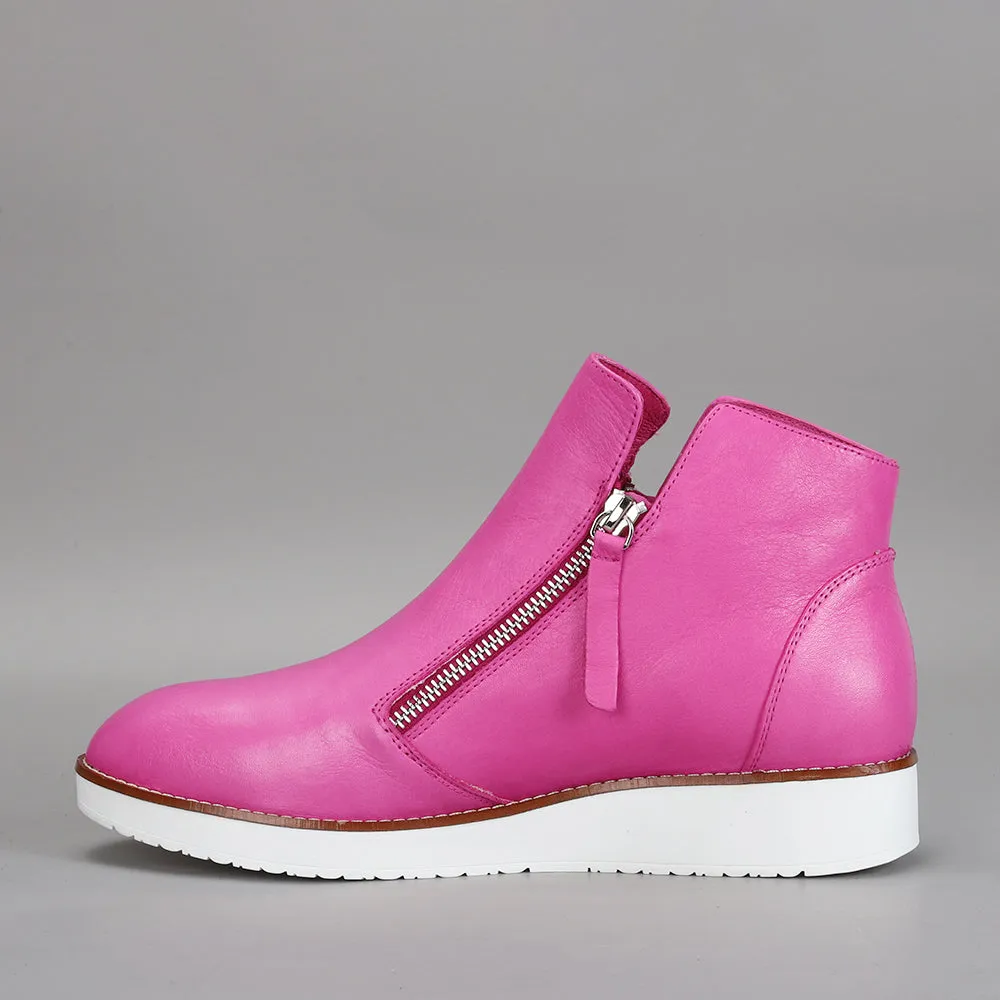 RONNIE - Hot Pink