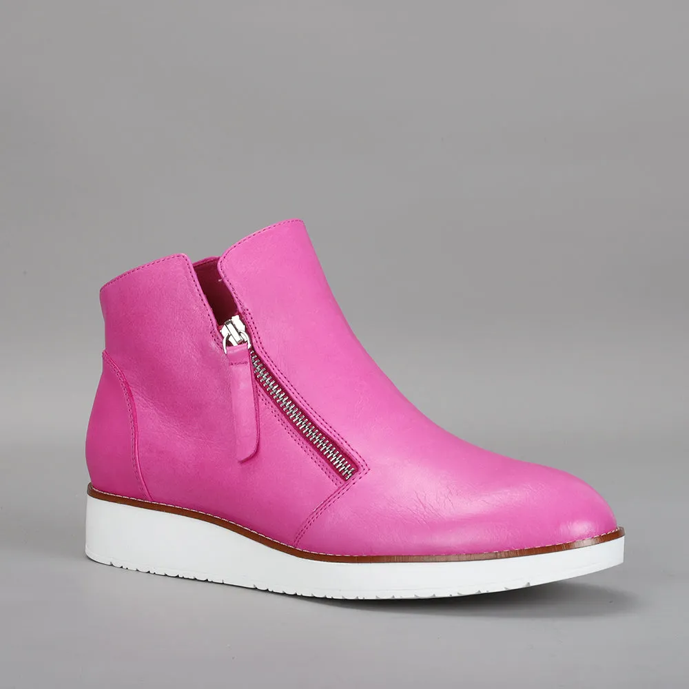 RONNIE - Hot Pink