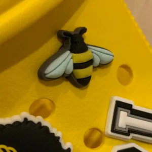 SHOE CHARMS - BEE