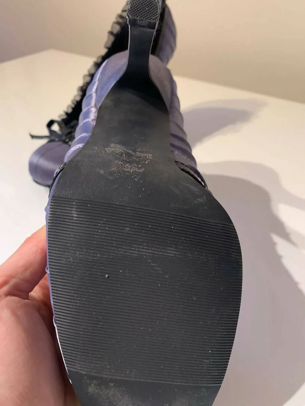 Stilettos blau/grau mit schwarzer Spitze
