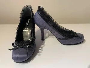 Stilettos blau/grau mit schwarzer Spitze