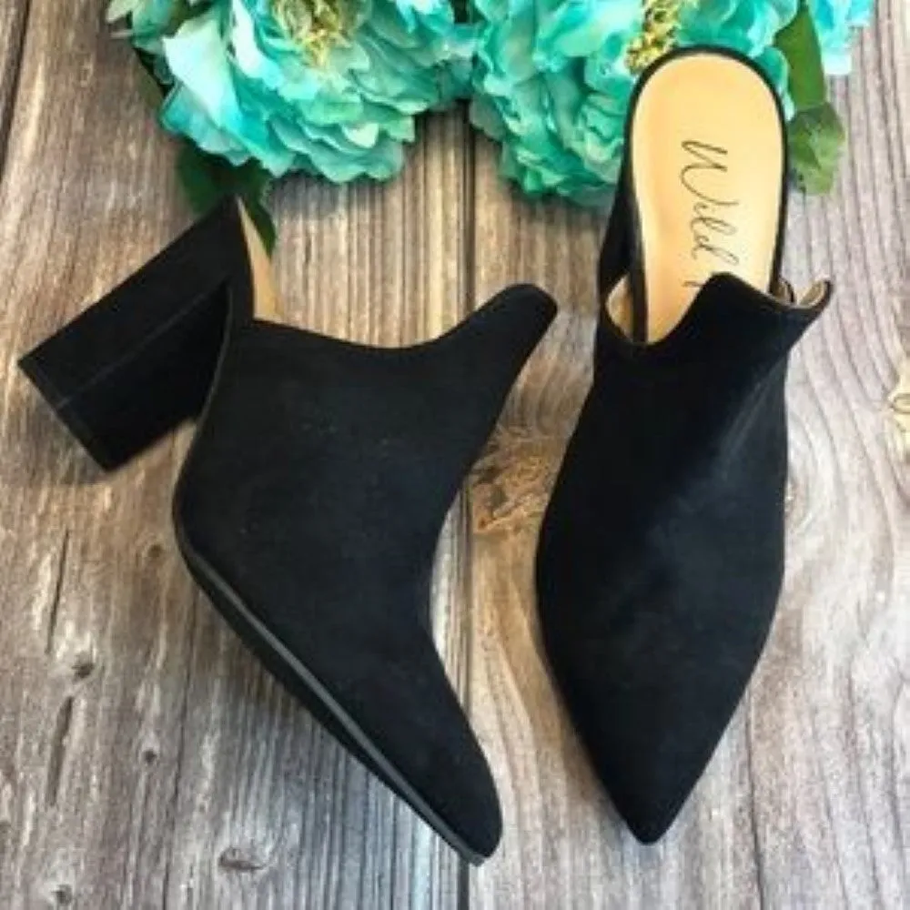 WILD PAIR Carlita Black Mules 6M