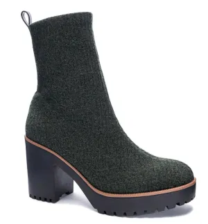 Women's Garvey Knit Boots In Olive